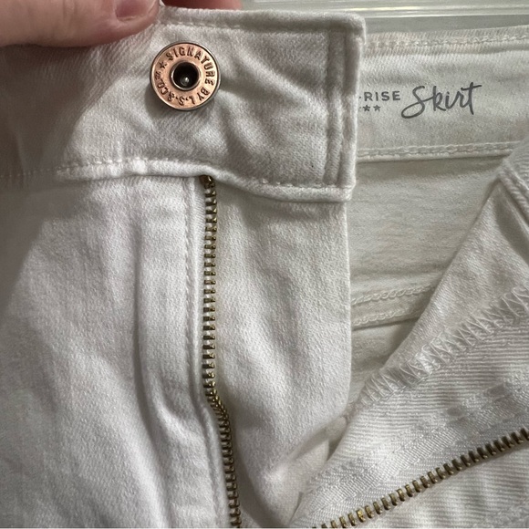 Levi's Signature High-Rise White Skirt - Picture 4 of 6